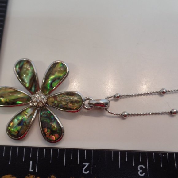 Lia Sophia Pendant & 18" Beaded Necklace Silvertone & Abalone Type Flower - Picture 4 of 12